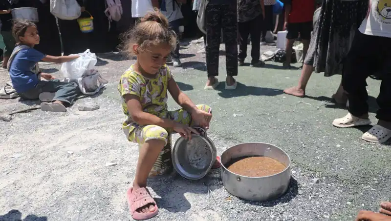 Gazze'de Çocuklar Açlıkla Mücadele Ediyor: Ekmek İçin Feryat!