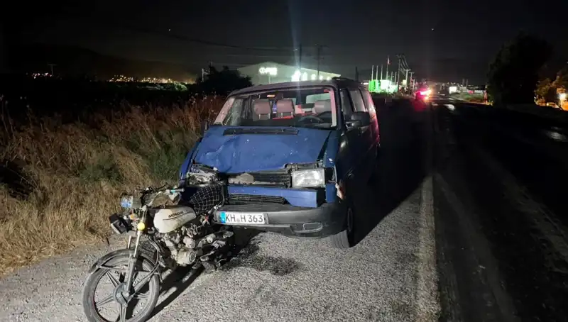 Söke'de Minibüs ve Motosiklet Kazası: Üç İnsan Yaralandı