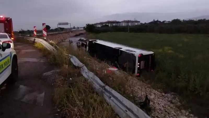 Manisa'da Yolcu Otobüsü Kazası: Yaralılar Ve Olayın Detayları