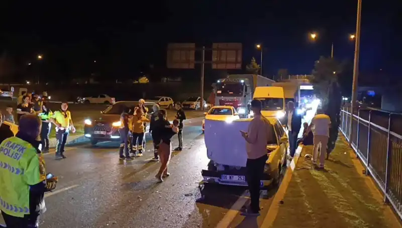 Otoyolda Kural Dışı Geri Dönüş Faciası: İki Çocuk ve İki Yetişkin Yaralı