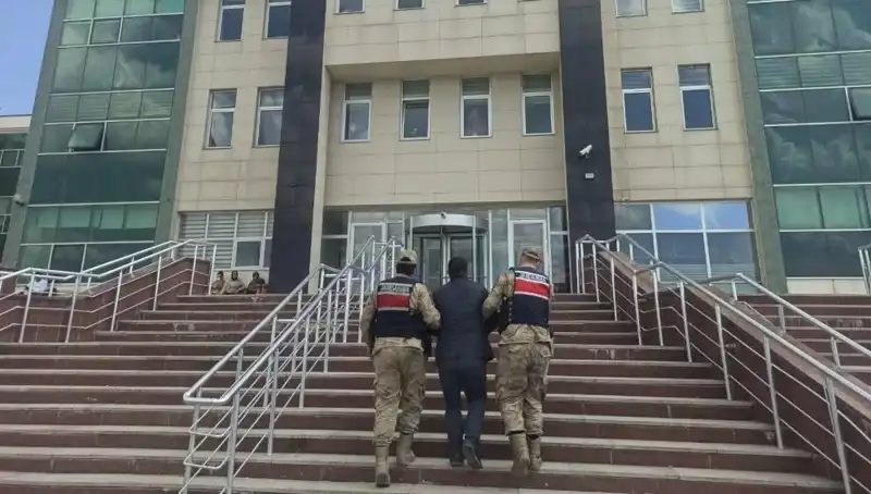 Hapis Cezası ile Aranan Şahıs, Saklandığı Yerde Polis Tarafından Yakalandı