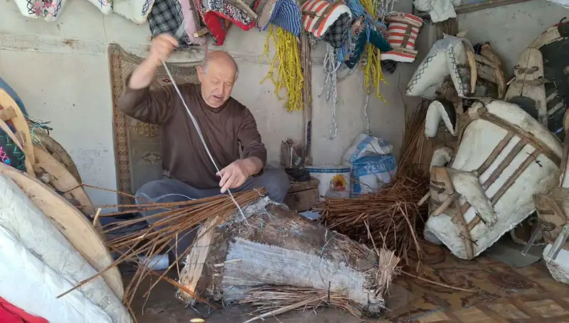 Teknoloji Çağında Geleneksel Mesleği Yaşatan Baba: Geçmişin İzleri