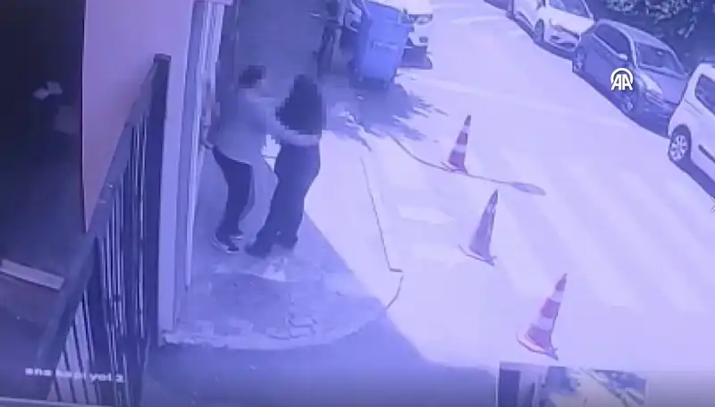İstanbul'da Lise Tuvaletinde Yaşanan Dehşet Olayı Paniğe Yol Açtı