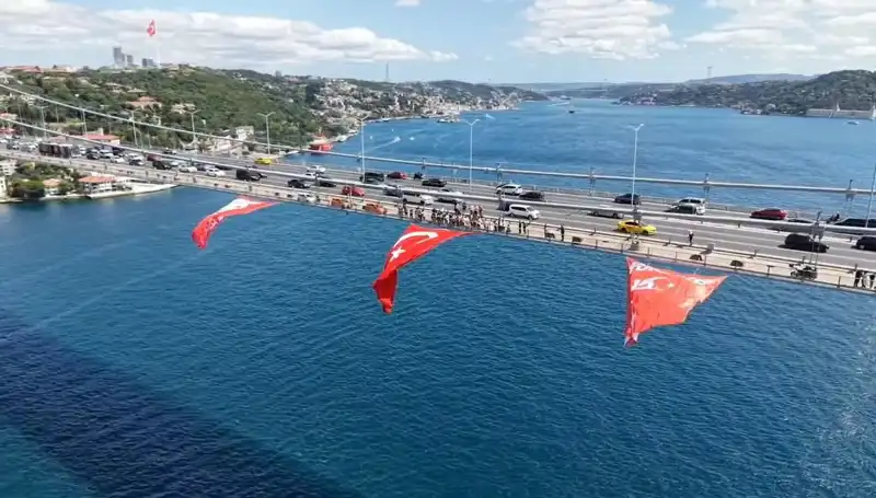 Türk Bayrağı, İhtişamıyla Köprüde Dalgalanıyor!