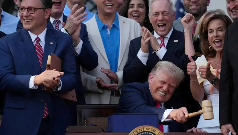 Trump, "Büyük, Güzel Yasa Tasarısı"nı İmzaladı: Neler Bekleniyor?