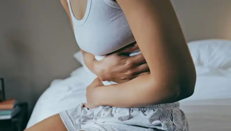 22 Yaşında Bağırsak Kanseri Teşhisi: Erken Belirtiler Görmezden Gelinirse Ne Olur?
