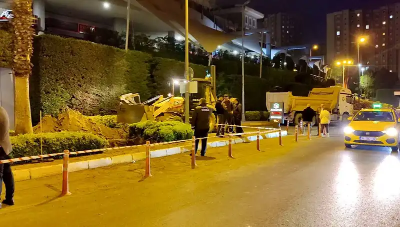 AVM Girişinde Şok Eden Doğalgaz Sızıntısı: Panik Anları Yaşandı!