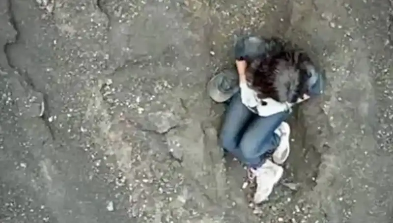 Yanardağın İçine Düşen Turist, Dört Gün Sonra Acı Bir Şekilde Bulundu