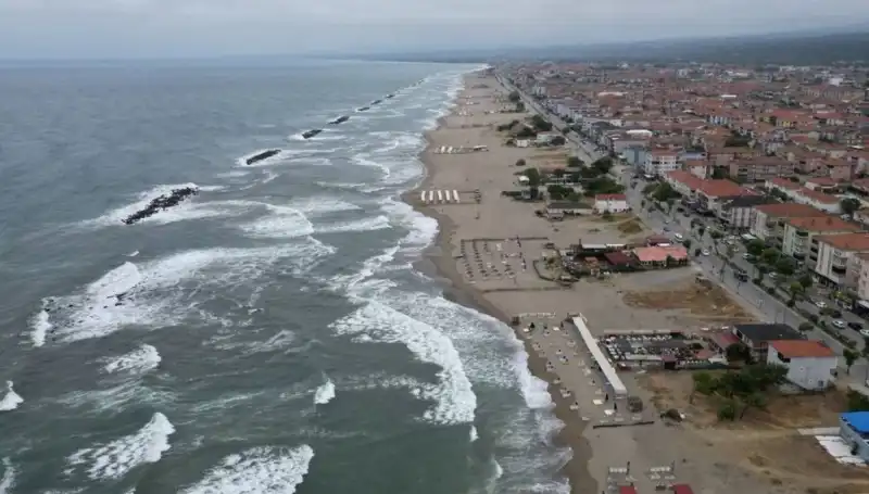 Sakarya İki İlçesinde Denize Girmeye Yasak Getirildi: Sebepleri Neler?