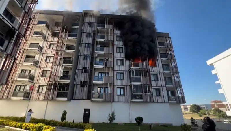 Çanakkale’nin Sıcak Gecesi: Yangınla Sarsılan Mahalle
