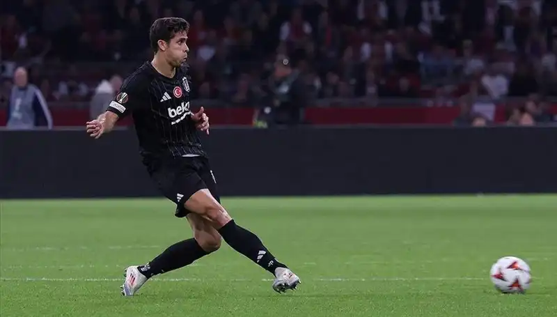 Beşiktaş'ta Derbi Öncesi Stoper Hattında İki Sıkıntılı Gelişme