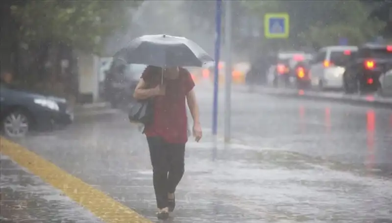 Üç Bölgede Sağanak Yağışlar Neyi Getirecek? Meteorolojik Uyarılar ve Etkileri