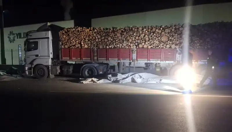 TIR Sürücüsüne Otomobil Çarptı: Olay Anına Dair Tüyler Ürperten Detaylar