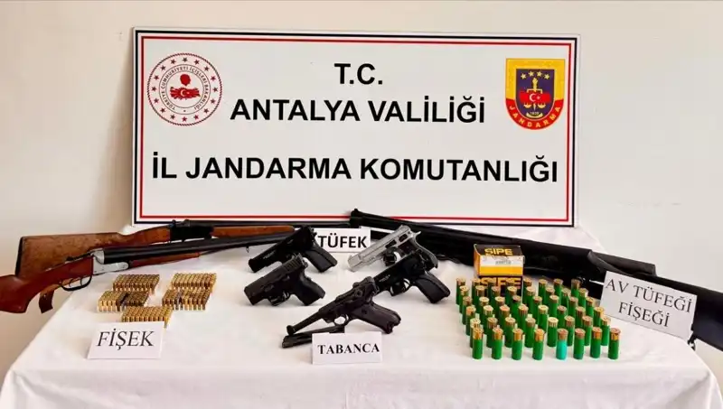 Antalya'da Yıldırım Hızıyla Gerçekleşen Ruhsatsız Silah Operasyonları