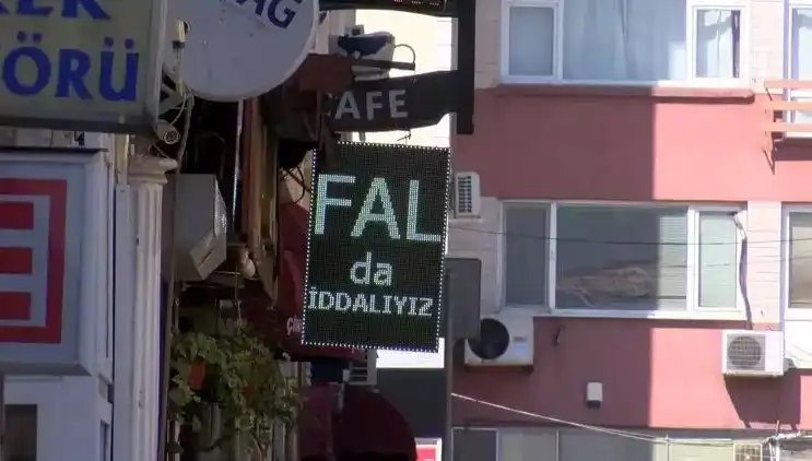 Fal Baktırmak Artık Suç Olabilir: Para Karşılığı Hapis Cezasına Dikkat!