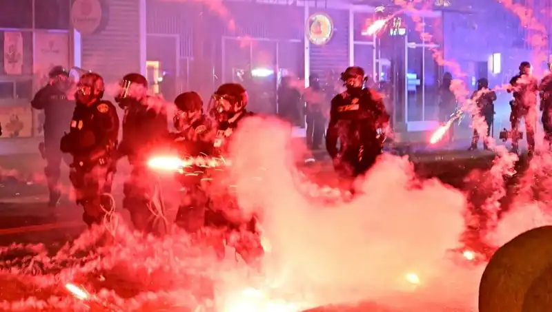 ABD'de İsyan Alev Alev: Los Angeles'taki Protestolar Ülkede Çığ Gibi Büyüyor