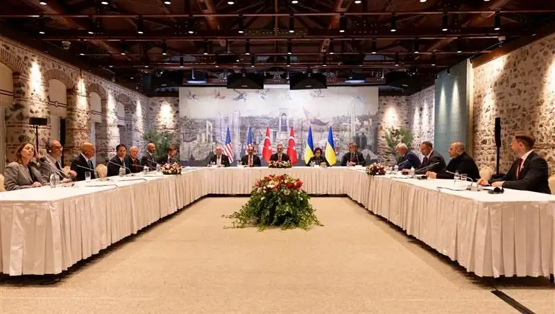 Barış Masasında Kritik Gün: Üçlü Toplantı Tüm Gözleri Üzerine Çekiyor