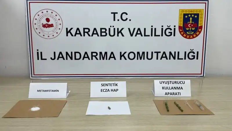 Karabük'te Uyuşturucu Operasyonu: Kaçakçılar Yakalandı ve Kasa Ele Geçirildi