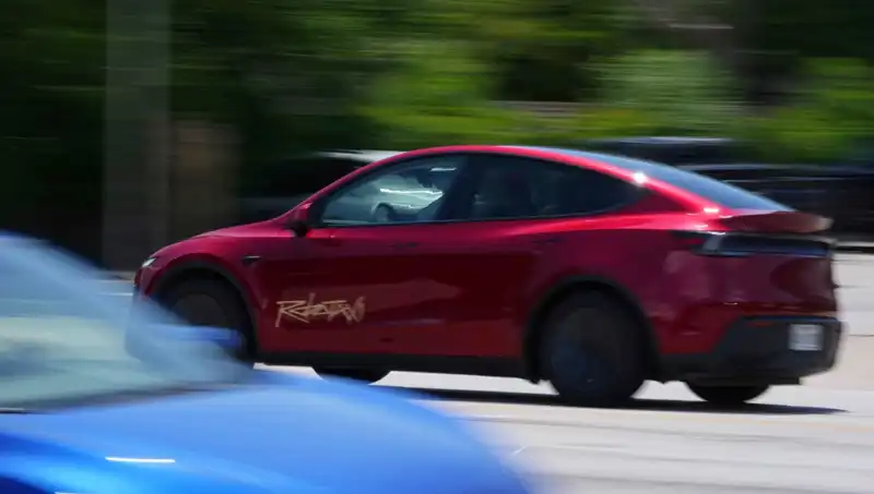 Tesla'nın Robotaxi Denemeleri: Musk'ın Hayalleri Yine Suyun Üstünde Kaldı