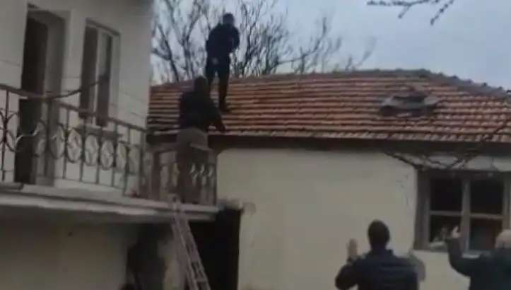 Polis Çatıda Kıstırdı: Şüpheli Direndi ve İddialar Sunuldu!
