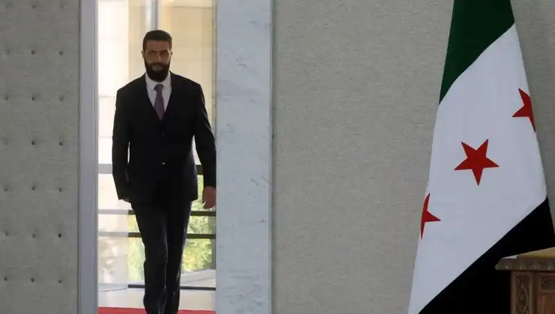 Paris'te Şara-Macron Zirvesi: Fransa'dan Yeni Suriye'nin İnşasına Destek Mesajı