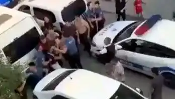 Sosyal Medyada Patlak Veren Kavga Sokakları Salladı: 4 Yaralı, 2’si Polis