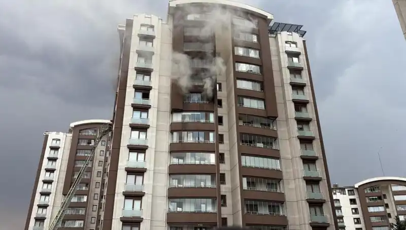 Ankara'da 14 Katlı Binada Korkutan Yangın: Hayat Kurtarma Mücadelesi