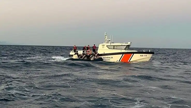 Geçit Verme! Ayvacık’ta 17 Göçmen Denizde Yakalandı