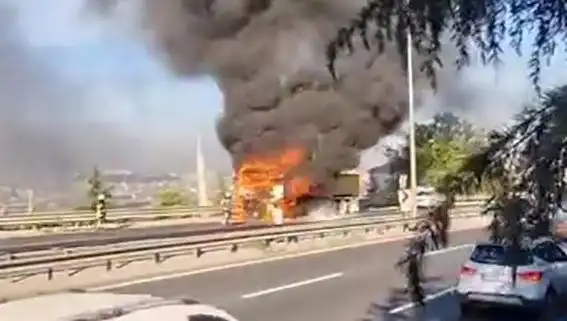 D-100 Karayolu'nda TIR Yangını: Trafik Felç Oldu