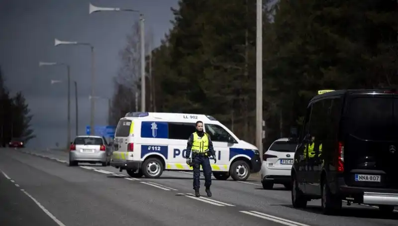 Finlandiya’da Okulda Bıçaklı Saldırı: 3 Öğrenci Yaralandı, Şüpheli Gözaltında