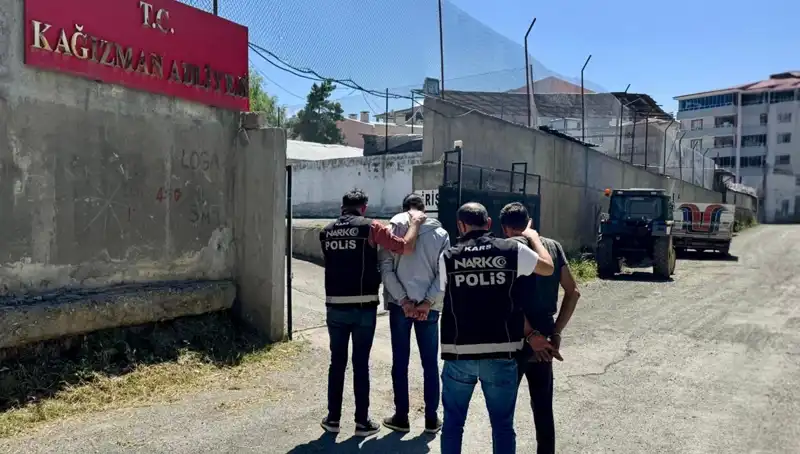 Kars'ta Uyuşturucu Operasyonu: İki Şüpheli Tutuklandı, Detaylar Şok Edici!