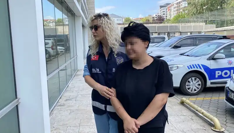Korkunç Olay: Genç Kadın Annesini 11 Yerinden Bıçakladı!