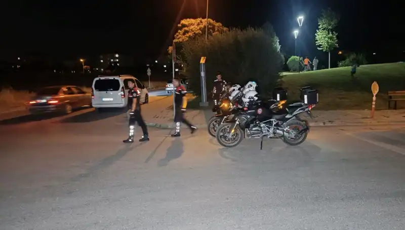 Parkta Çıkan Kavga: 14 Yaşındaki Çocuk Bıçaklandı, Gerilim Tırmandı!