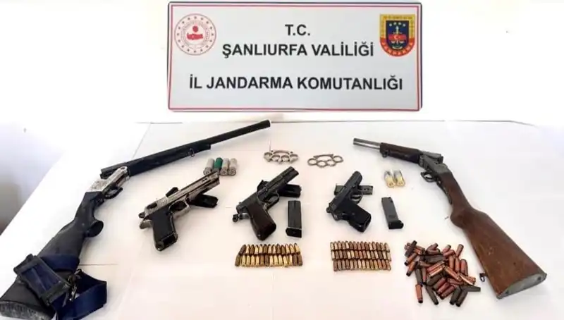 Şanlıurfa'da Ruhsatsız Silah Operasyonu: 5 Kişi Tutuklandı, Mahallede Panik Havası
