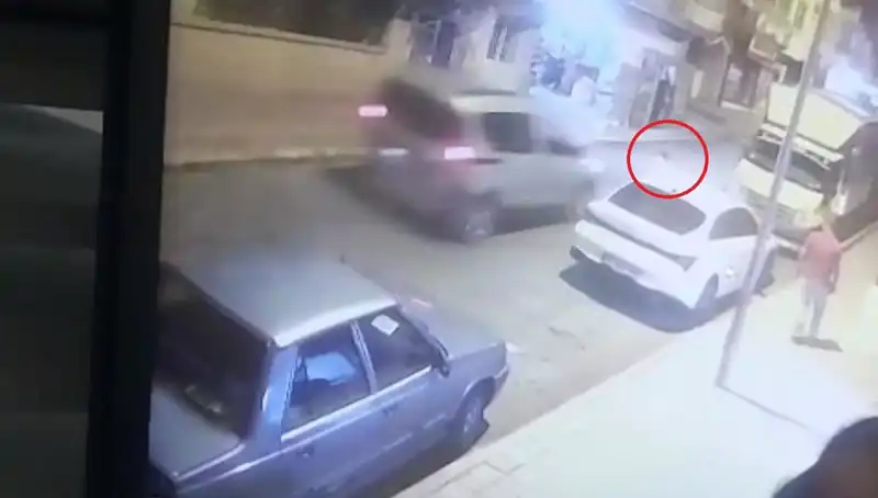 Yola Ani Fırlayan Çocuğa Hafif Ticari Araç Çarpınca Ne Oldu?