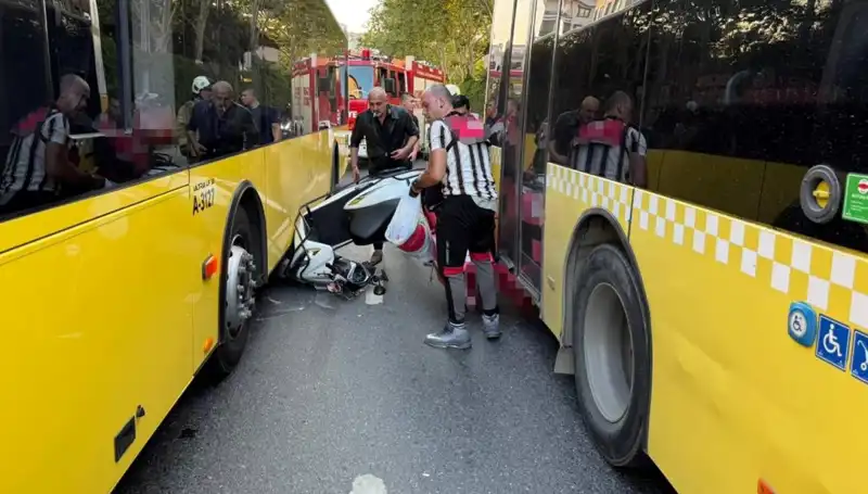 Motosiklet İETT Otobüslerinin Arasında Sıkıştı: Kazanın Detayları ve Sonuçları