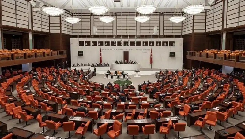 Meclis’te Gıda Zehirlenmesi İddiaları Ortaya Atıldı: İdare Amiri Yanıt Verdi
