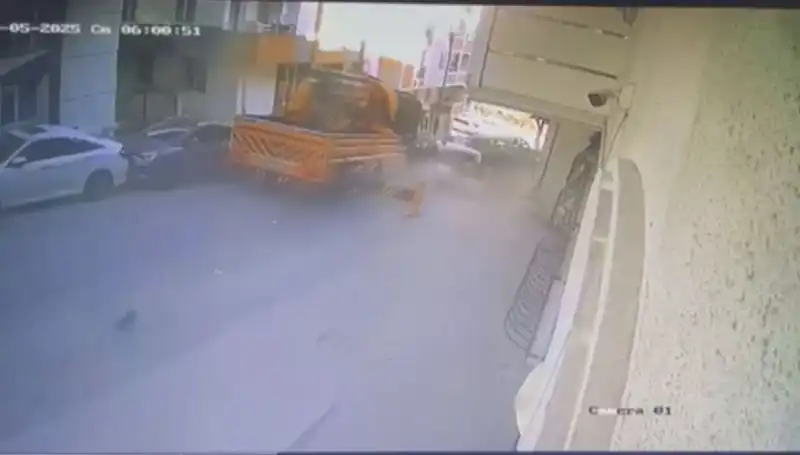 Kontrolden Çıkan Vinç, 23 Aracın Üzerinden Geçti: Korkutan Kaza Anı