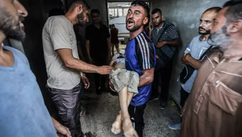 Gazze'de İsrail'in Bombardımanları: Bir Günde 90 Filistinli Katledildi