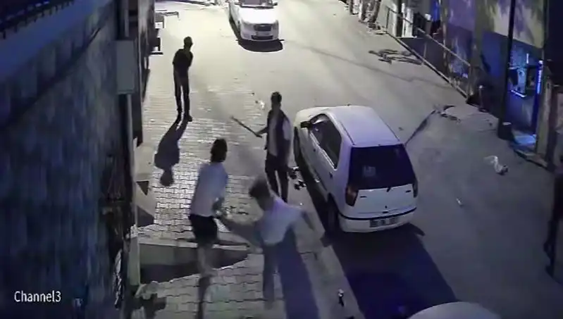 Başakşehir'de Taşlı Sopalı Kavga: Sokaklar Savaş Alanına Döndü!