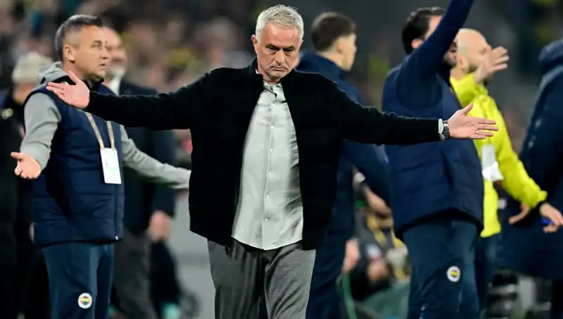 Mourinho'ya Yönelik Tepkiler: "Modası Çoktan Geçmiş Biri" Yorumları Arttı