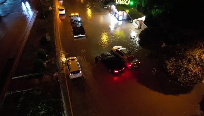 Adana'da Sağanak Yağış: Cadde ve Sokaklar Sular Altında Kaldı
