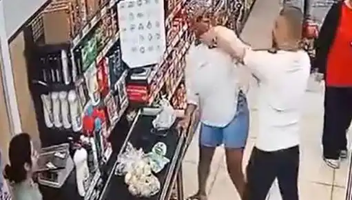 Market Kasa Sırasında Şok Eden Olay: Çocuğun Önünde Kadına Saldırı!