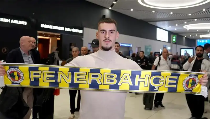 Fenerbahçe, Genç Yıldız Mimovic'in Lisansını Çıkardı, Yeni Dönemde Sürprizler Bekleniyor
