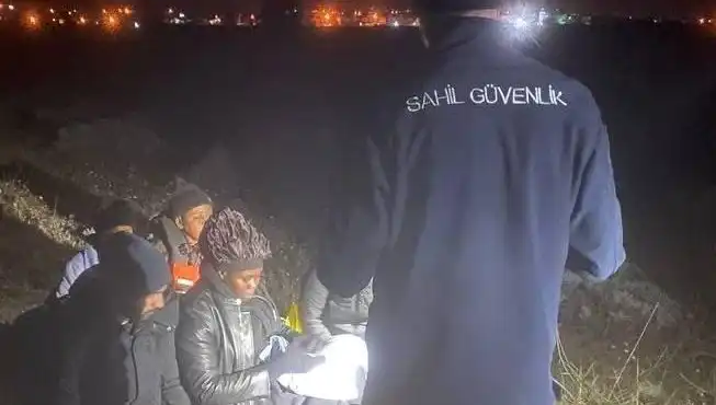 İzmir'de 7 Düzensiz Göçmen Yakalandı: Detaylar ve Gelişmeler