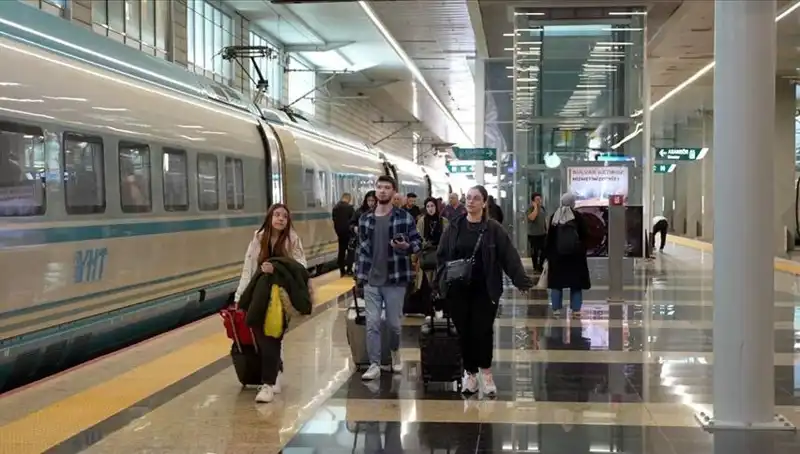 YHT'lerde Ek Seferler Başlıyor: Yolculara Rahat Seyahat İmkanı