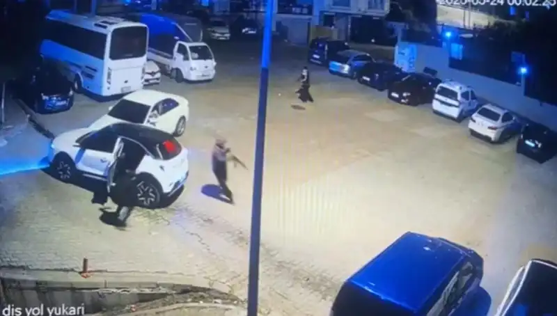 Kağıthane’de Kalaşnikovlu Saldırı: Maskeli Çeteden Kan Donduran Olay