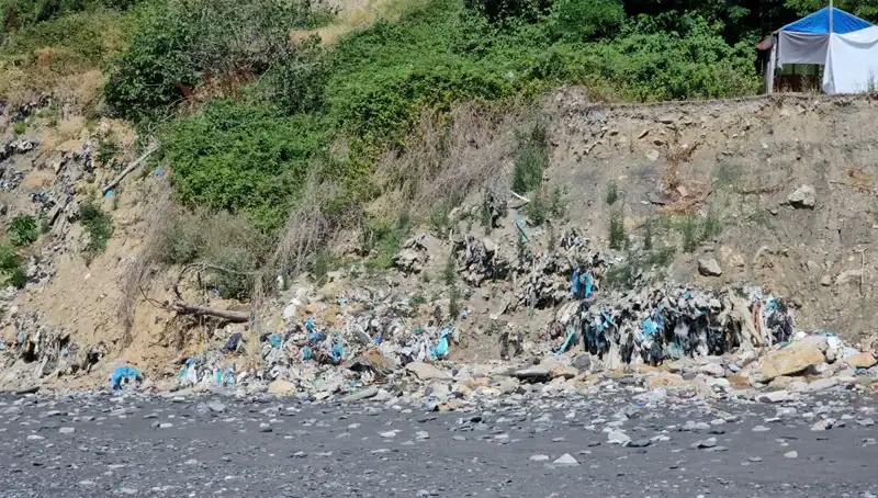 Kozlu Sahil’deki Çöp Yığını: Doğanın Gözyaşları ve Çözüm Önerileri