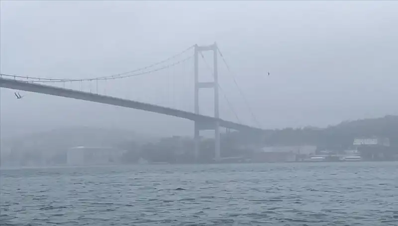 İstanbul Boğazı'nda Sis Nedeniyle Gemi Trafiği Askıya Alındı