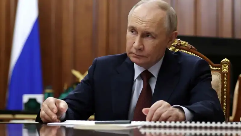 Putin'in Dijital Gulag Planı: Rusya'da Satılan Her Cihazda Zorunlu Yazılım!